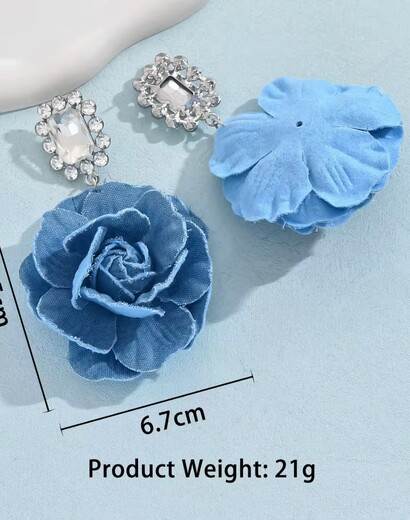 Flower pendant earrings