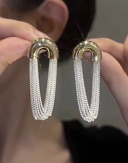 Oval curved metal chained earrings