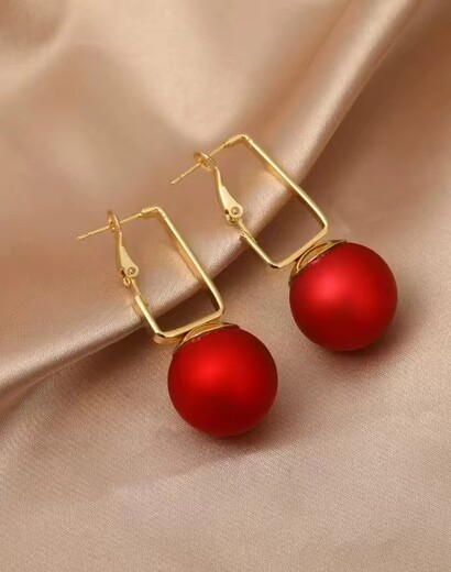 Red big pearl pendant earrings