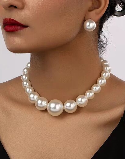 Vintage pearl necklace earrings