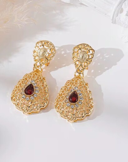Sparkling teardrop pendant earrings